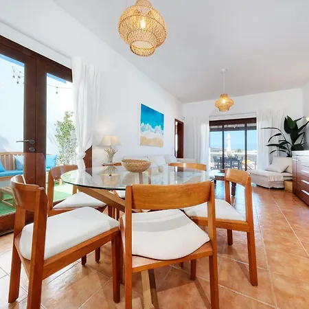 Hébergement de vacances Lanzarote Paradise - Private Pool, Air-con And Bbq By Lanzarote *