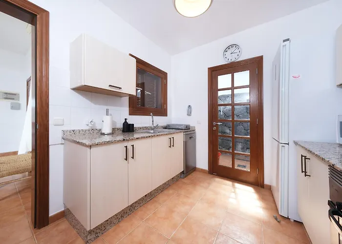 Дом отдыха Lanzarote Paradise - Private Pool, Air-con And Bbq By Lanzarote *